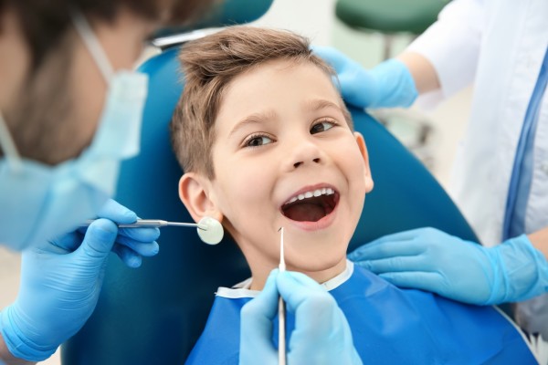 PRÉVENTION DES CARIES CHEZ L’ENFANT : LE SCELLEMENT DE SILLONS